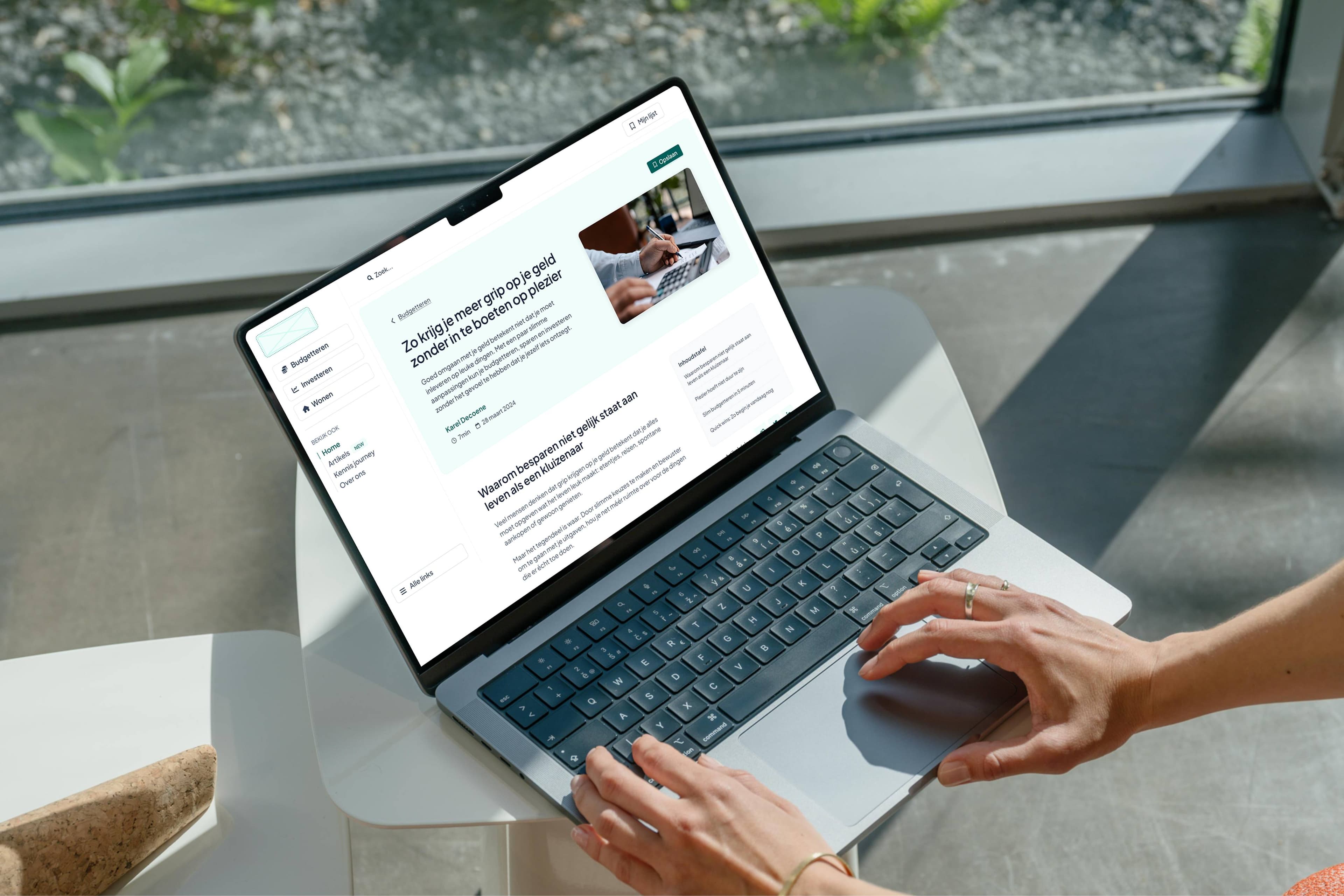 Slimvesteer mockup on Apple devices